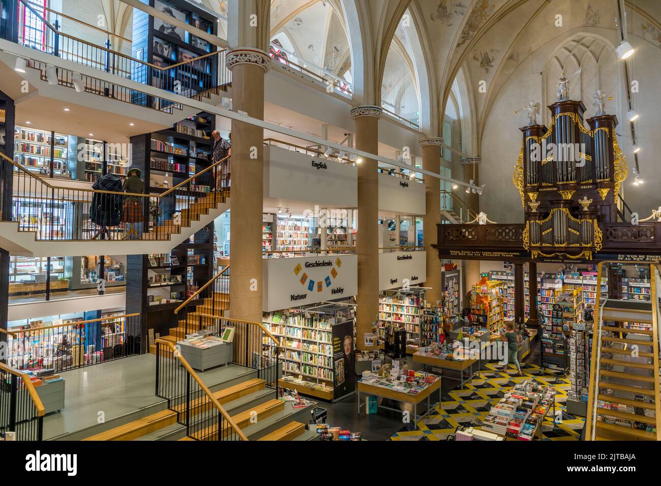 Die Buchhandlung van der Velde in de Broeren in einer Kirche wird in