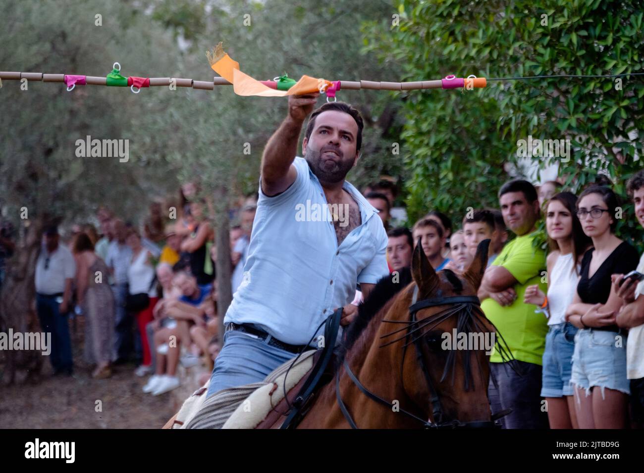 Carrera de Cintas a Caballo auf der Comares Sommer Feria, Axarquia, Malaga, Andalucía, Spanien Stockfoto