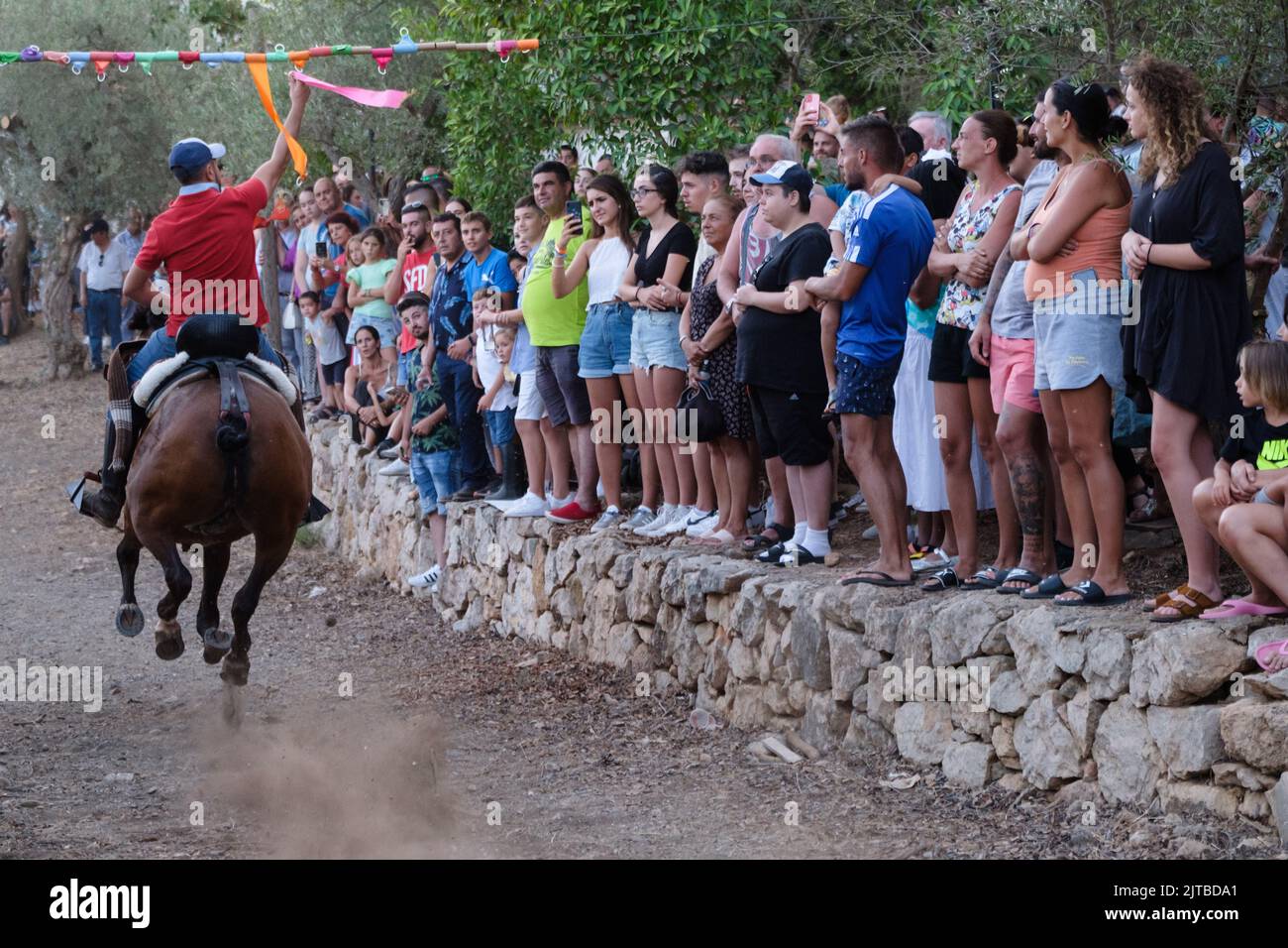 Carrera de Cintas a Caballo auf der Comares Sommer Feria, Axarquia, Malaga, Andalucía, Spanien Stockfoto