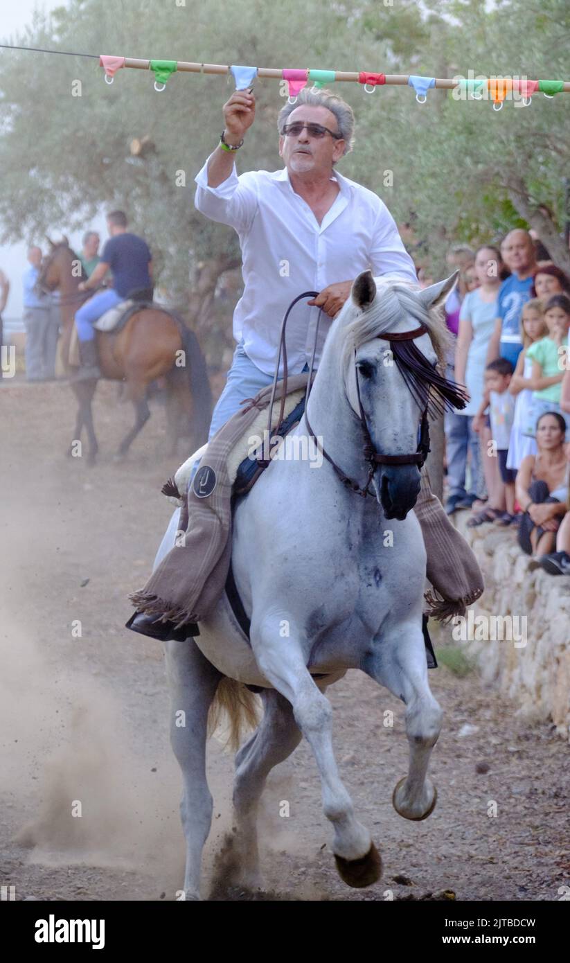 Carrera de Cintas a Caballo auf der Comares Sommer Feria, Axarquia, Malaga, Andalucía, Spanien Stockfoto