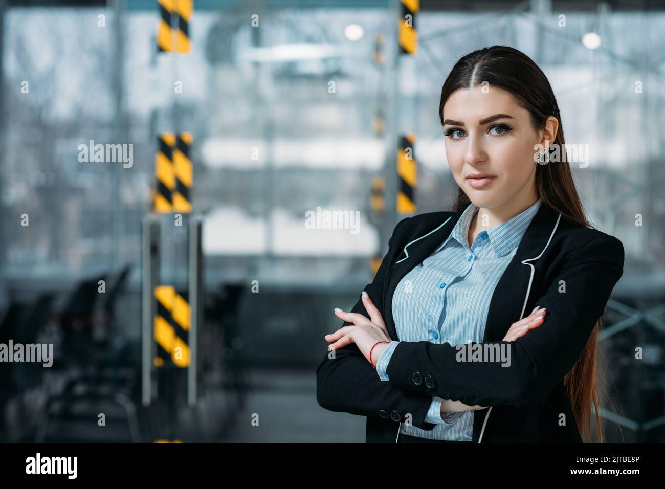 Selbstbewusster junger Business Manager im Büro Stockfoto