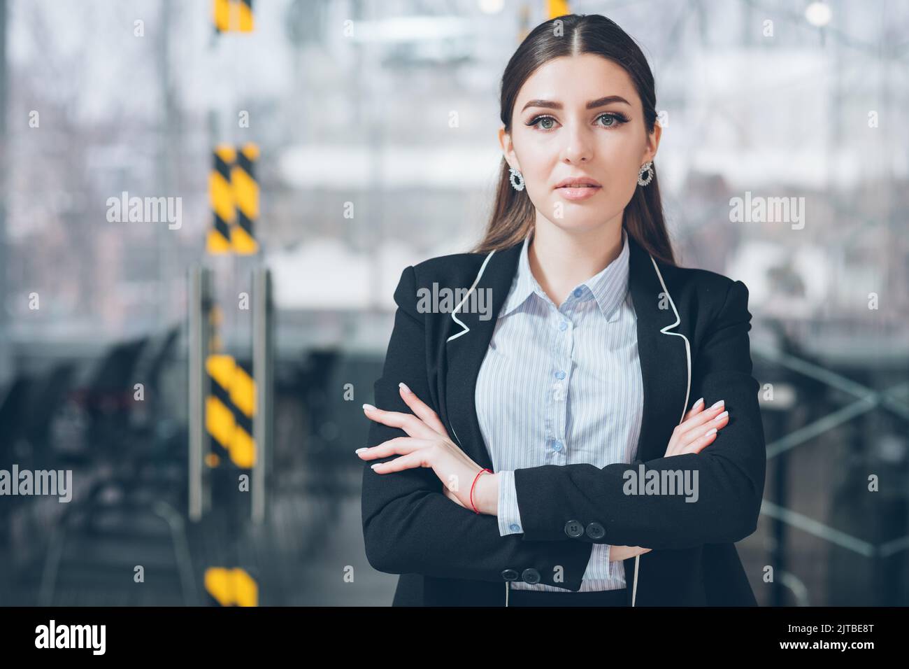 Selbstbewusster junger Business Manager im Büro Stockfoto