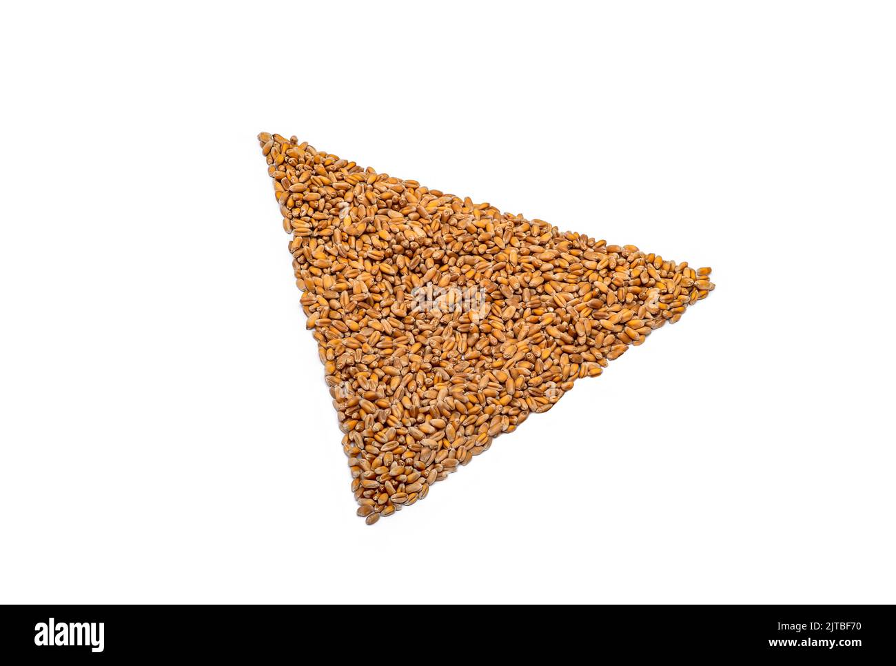 Weizen in Form eines Dreiecks isoliert auf weißem Hintergrund. Stockfoto