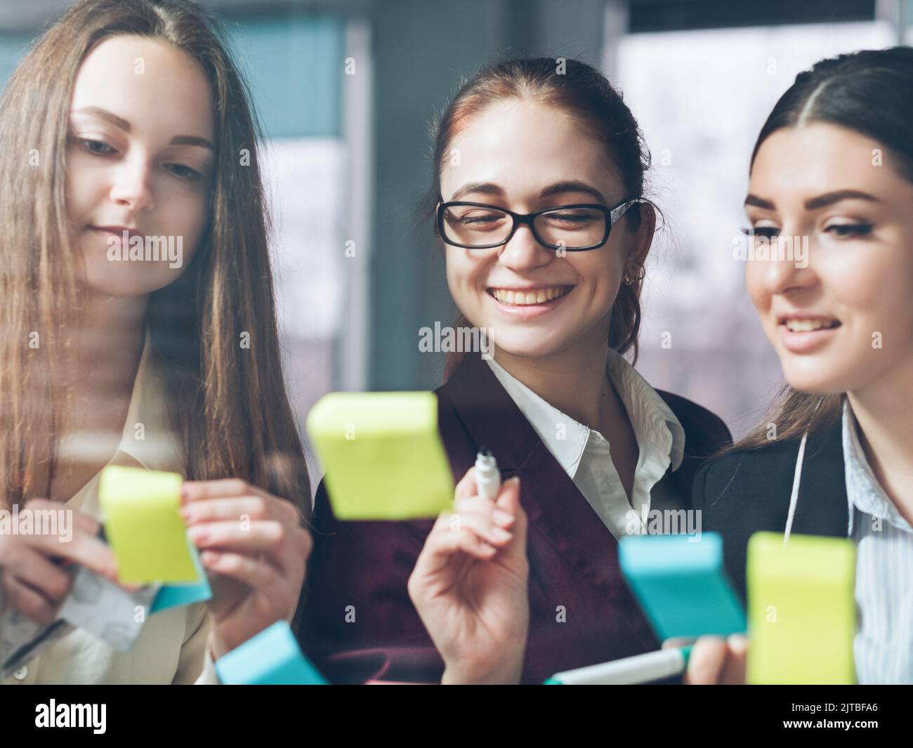 Brainstorming-Team entwickelt erfolgreiche Strategie Stockfoto