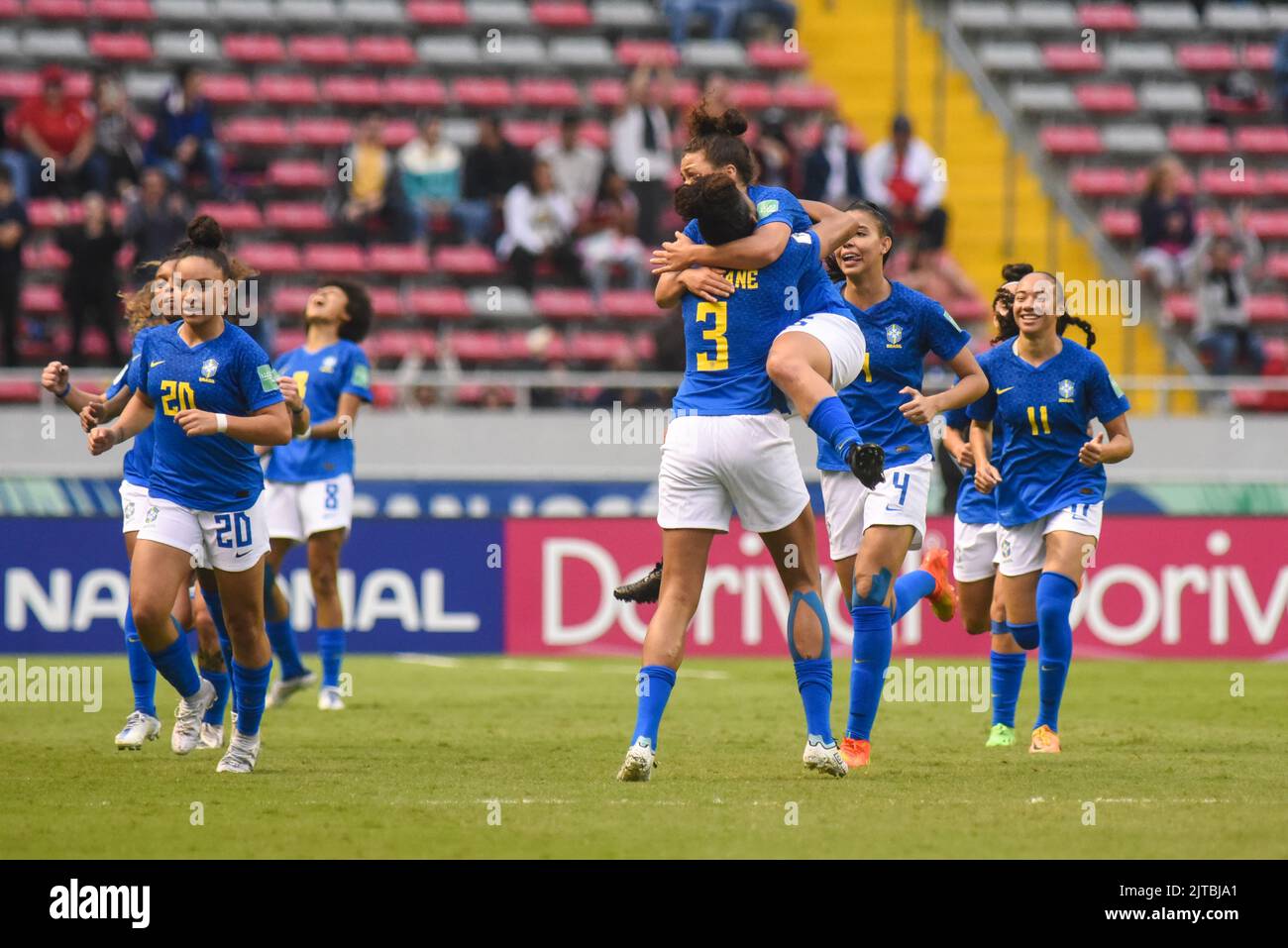 SAN JOSE, Costa Rica: Die brasilianische Mannschaft feiert das von ANA CLARA (6) erzielte Tor während des Spiels zwischen Brasilien und den Niederlanden für das Play-off Stockfoto