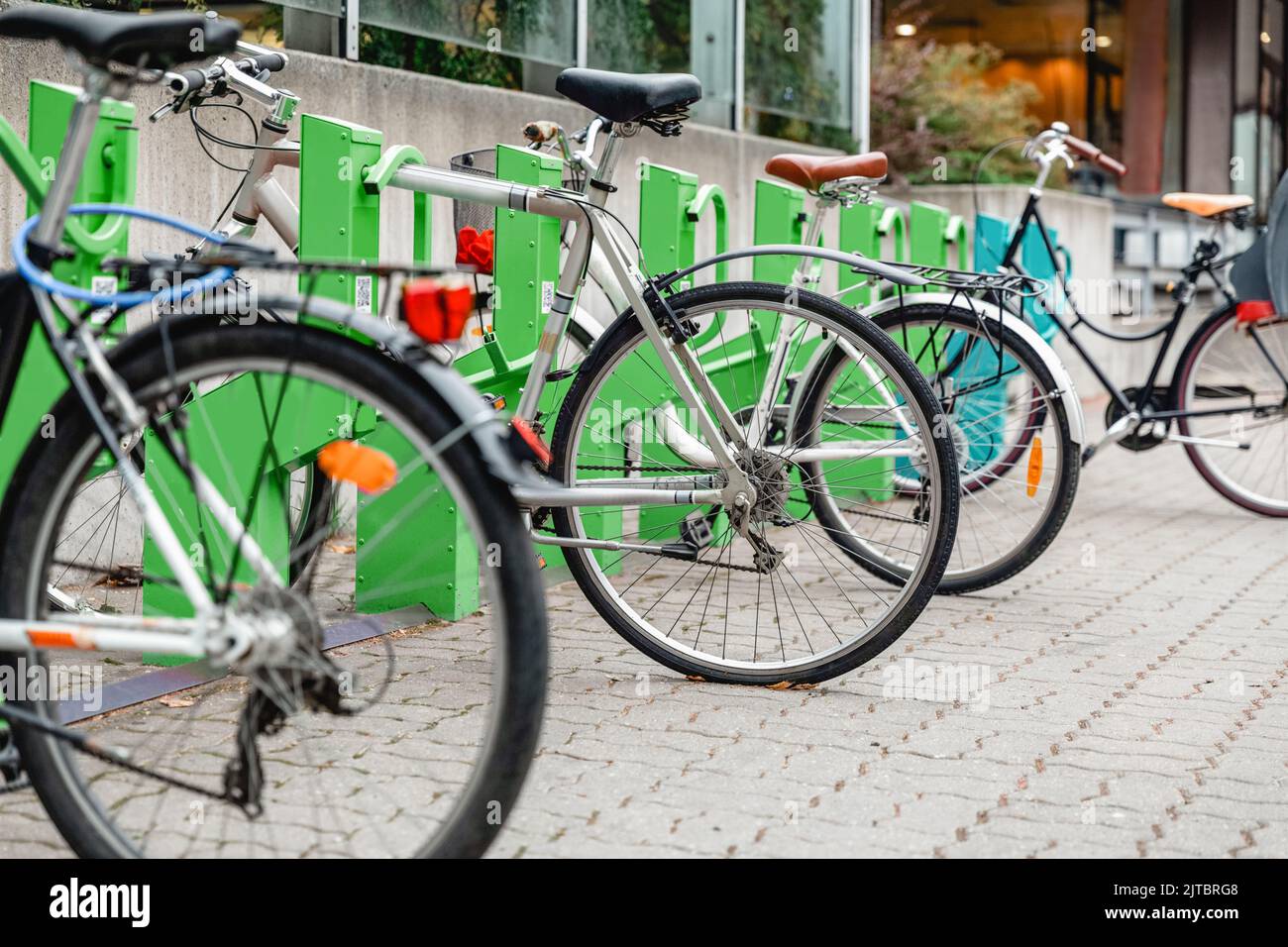 Fahrrad aufladen Fotos und Bildmaterial in hoher Auflösung Alamy
