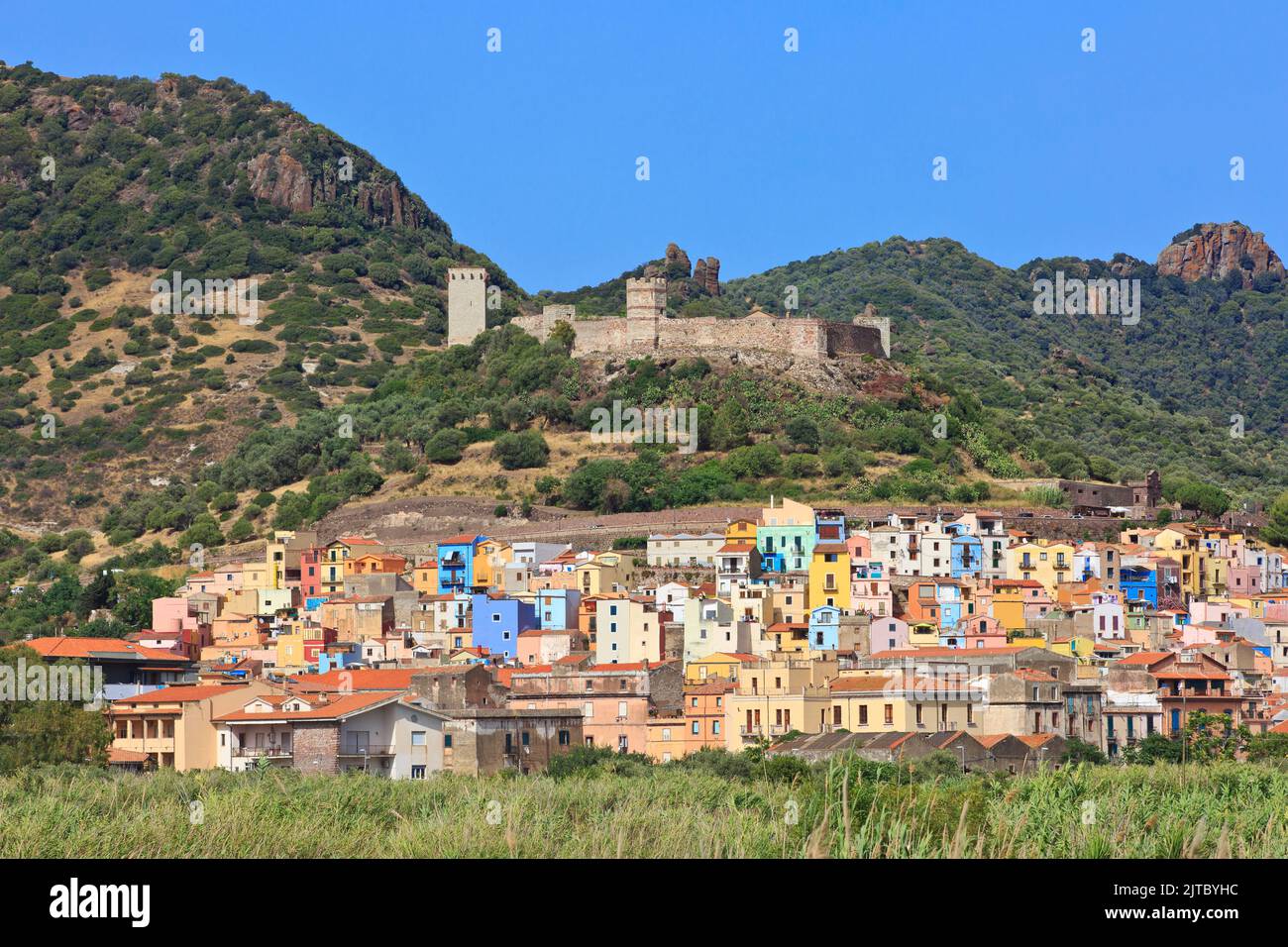 Das 12.-Jahrhundert-Schloss von Serravalle (Malaspina Castle) in Bosa (Provinz Oristano) auf der Insel Sardinien, Italien Stockfoto