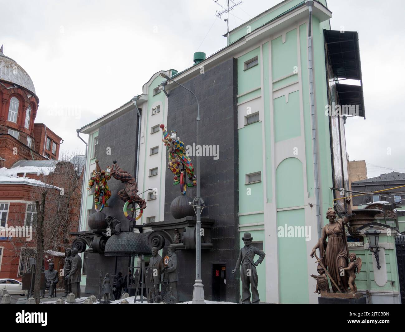MOSKAU, RUSSLAND - 02. NOVEMBER 2019 : Skulpturengruppe in der Nähe des Museums-Workshops Surab Zereteli. Stockfoto