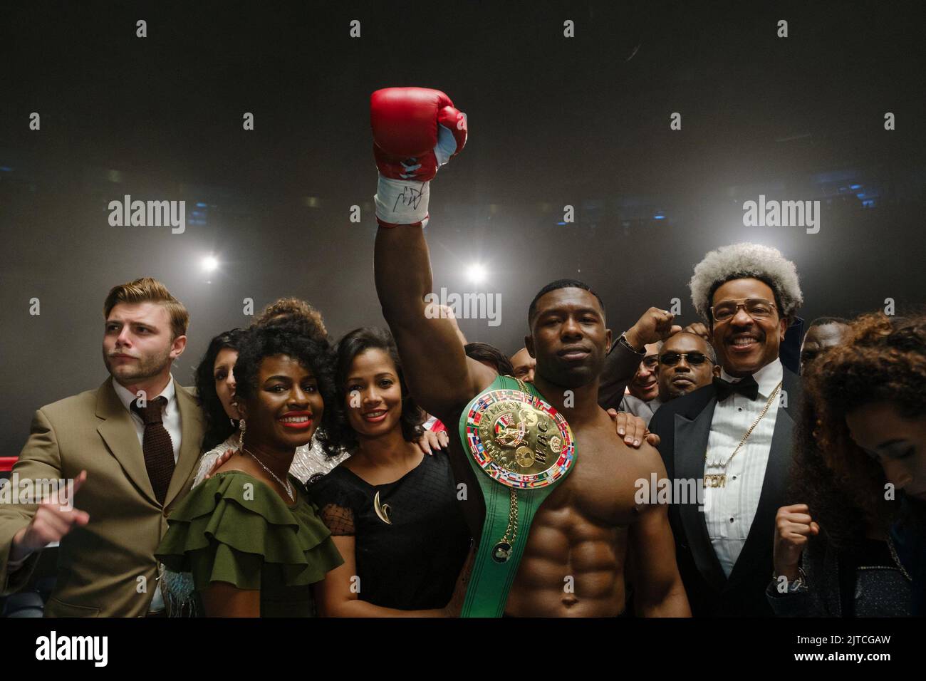 MIKE, Trevante Rhodes als Mike Tyson (Arm angehoben), Russell Hornsby ...