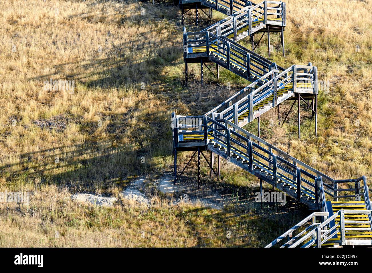 Übung Holztreppe entlang der Seite eines steilen Hügels gebaut Stockfoto