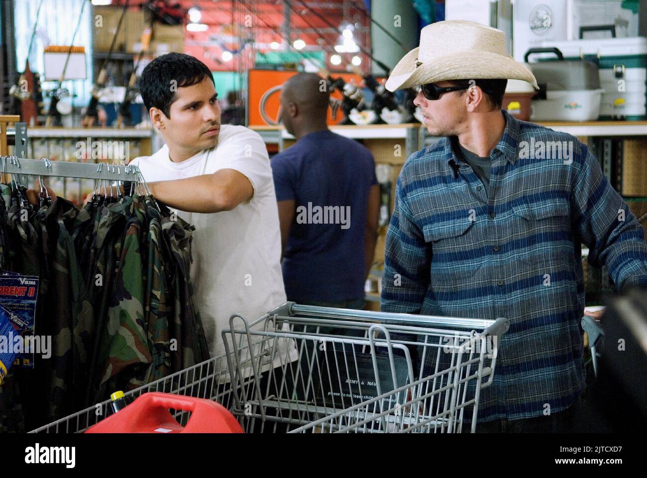 MICHAEL PENA, Mark Wahlberg, Shooter, 2007 Stockfoto