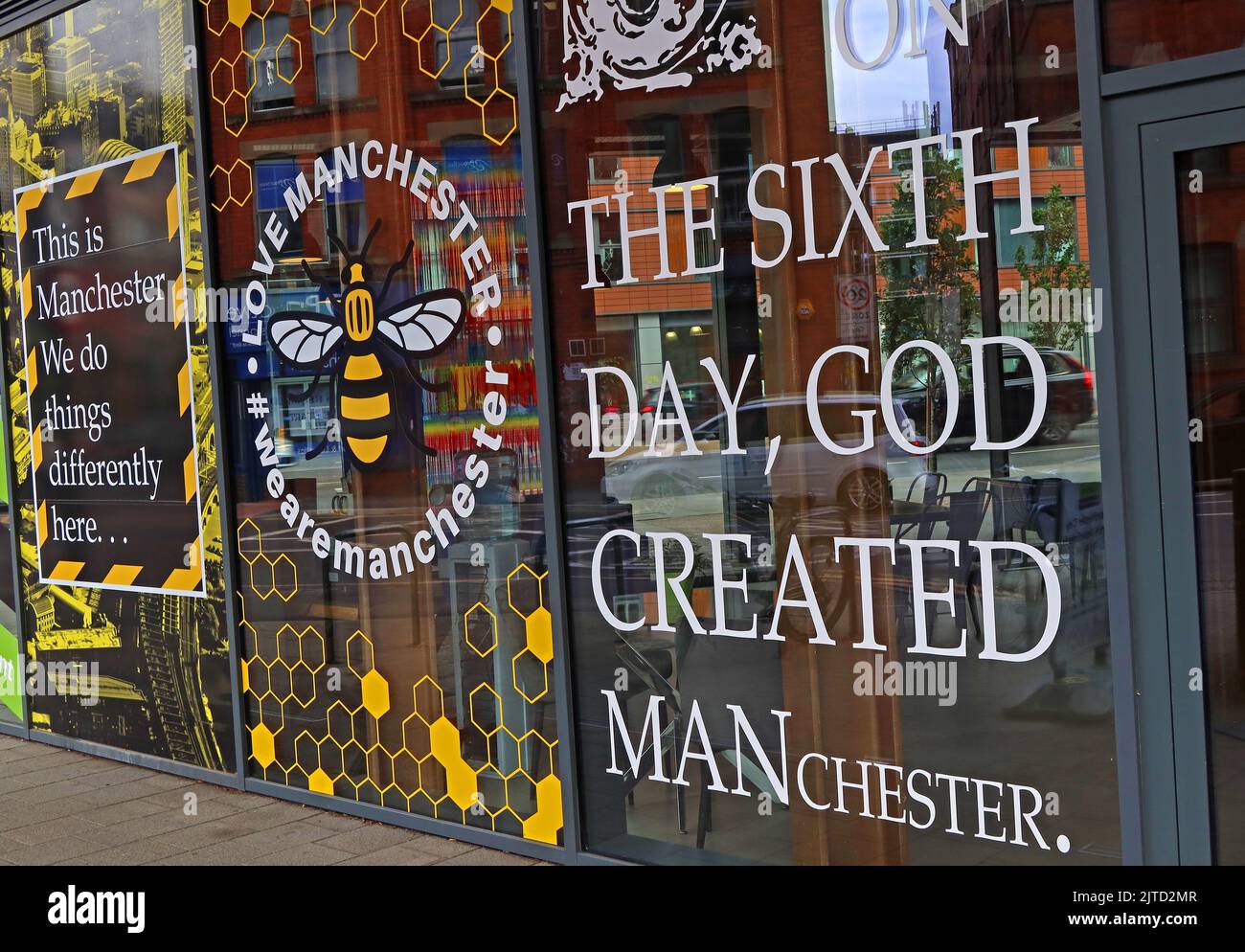 Am sechsten Tag schuf Gott Manchester, LoveManchester, WeLoveManchester, This is Manchester,Wir machen die Dinge hier anders Stockfoto
