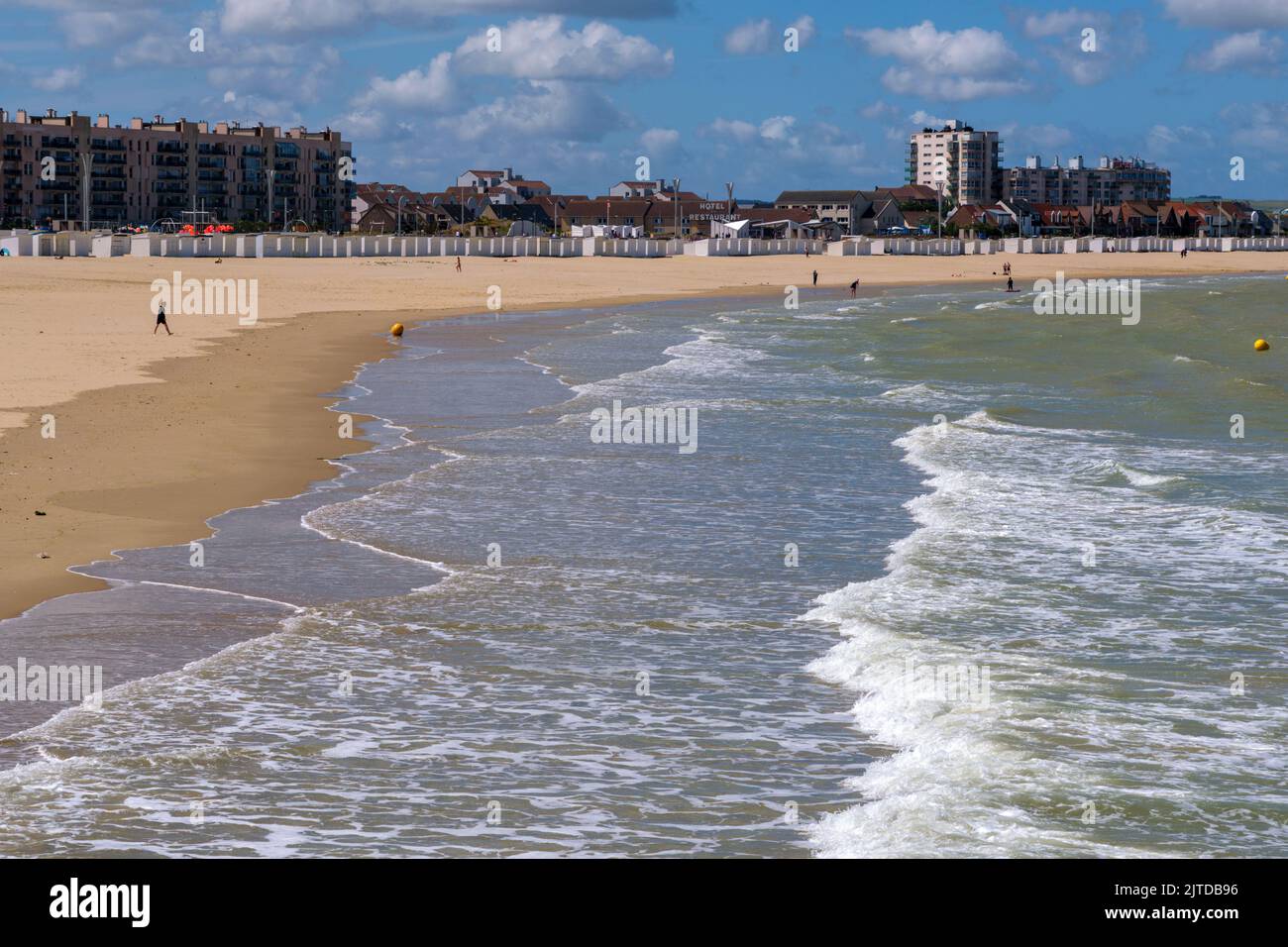 Calais, Frankreich - 26. Juni 2022: Strand von Calais im Sommer Stockfoto