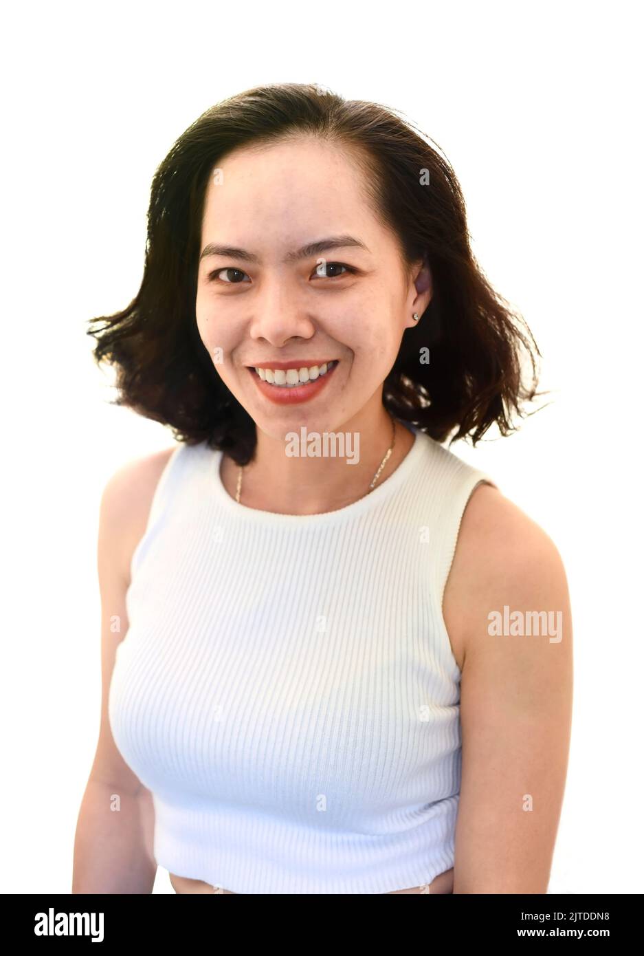 Junge Vietnamesin in einem weißen T-Shirt lächelnd Stockfoto