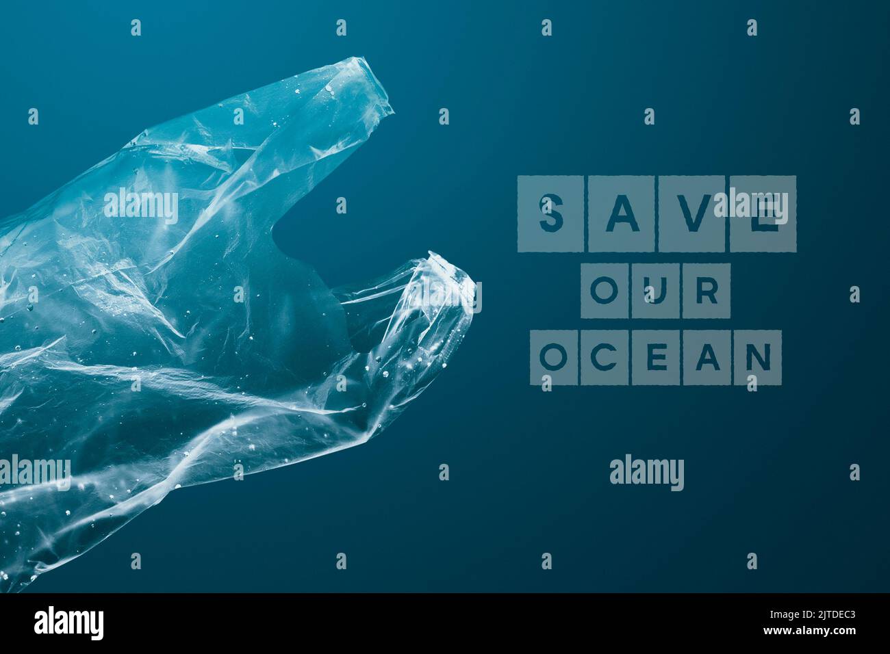 Rette die Ozeankampagne Plastiktüte, die in den Ozean-Remix-Medien versenkt wird Stockfoto