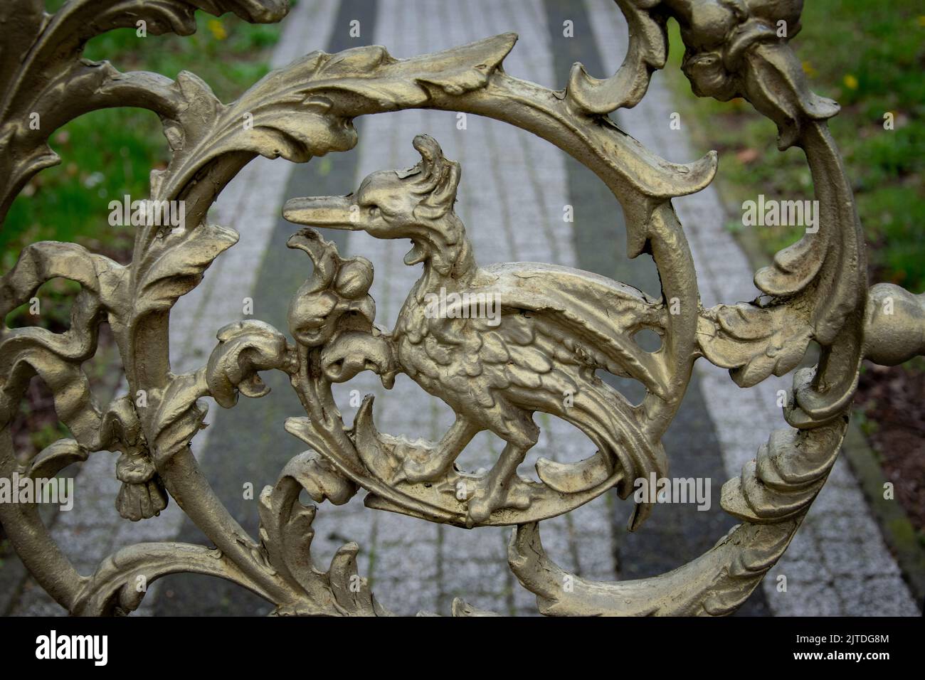 Kunstvolle Metallarbeiten, die phönix mythischen Vogel darstellen Stockfoto
