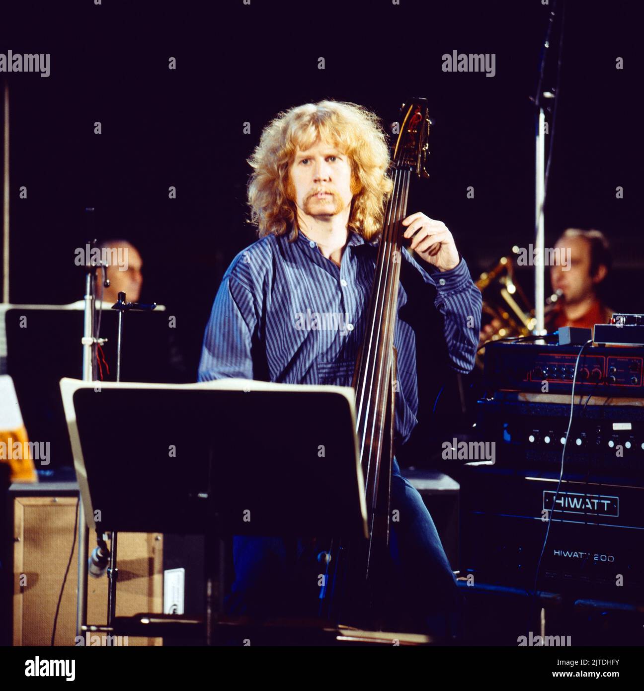 Jazz Fest Berlin, Philharmonie, Deutschland, 1977, Bild: Eberhard Weber, deutscher Jazzbasser. Jazz Fest Berlin, Philharmonie, Deutschland, 1977, Foto: Eberhard Weber, Deutscher Bassist. Stockfoto