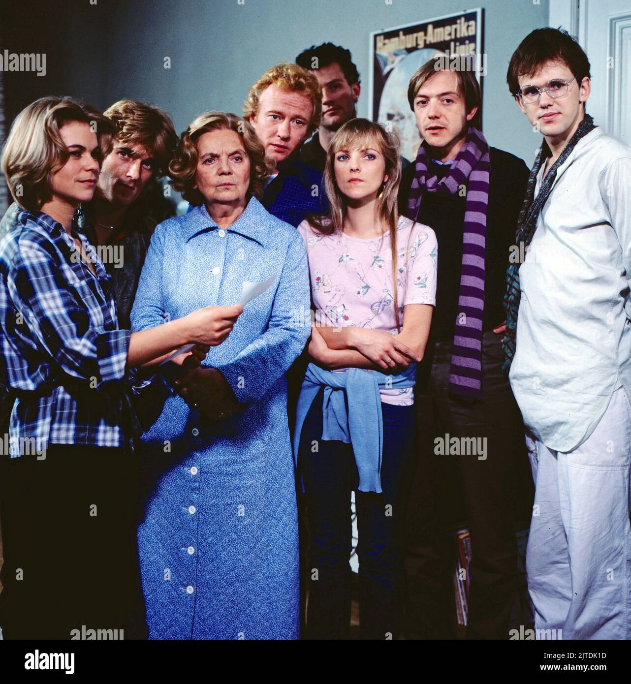 Bin sein dagegen sehr, NDR Fernsehserie, Deutschland, 1985, Folge 2, Szene: Edi Samland, Klaus Naeve, Heidi Kabel, Rainer Goernemann, Oliver Sander, Traudel Sperber, Ulli Lothmanns, Robert Düssler. Bin sein dagegen sehr, Fernsehserie, Deutschland, 1985, Folge 2, Szene: EDI Samland, Klaus Naeve, Heidi Kabel, Rainer Goernemann, Oliver Sander, Traudel Sperber, Ulli Lothmanns, Robert Düssler. Stockfoto