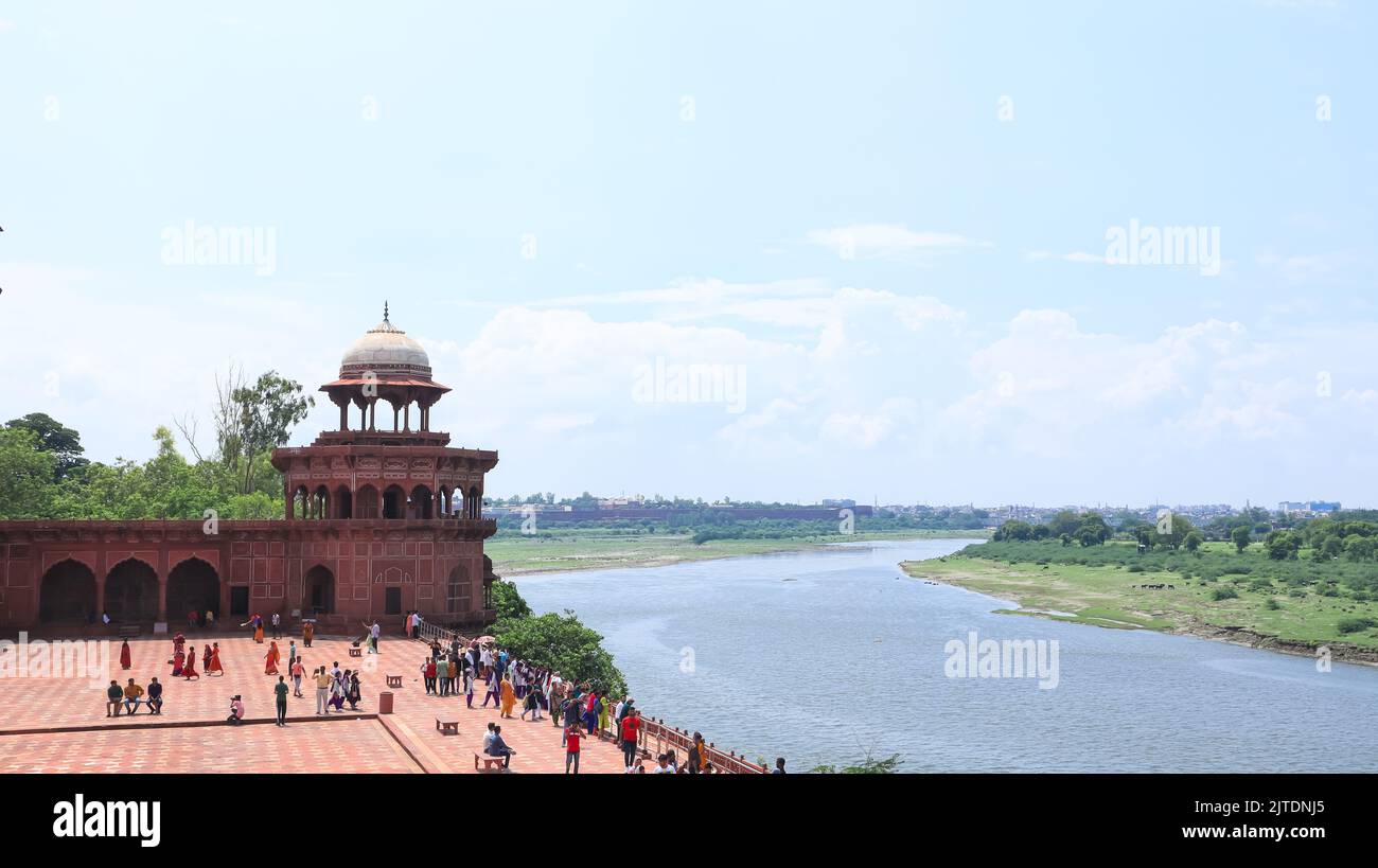 Die Aussichtspunkte der Königlichen Moschee, Taj Mahal, Agra, Uttar Pradesh, Indien. Stockfoto