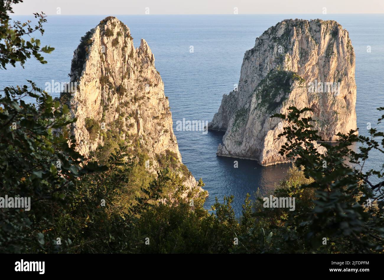Capri - Faraglioni dal sentiero di Via Tragara Stockfoto