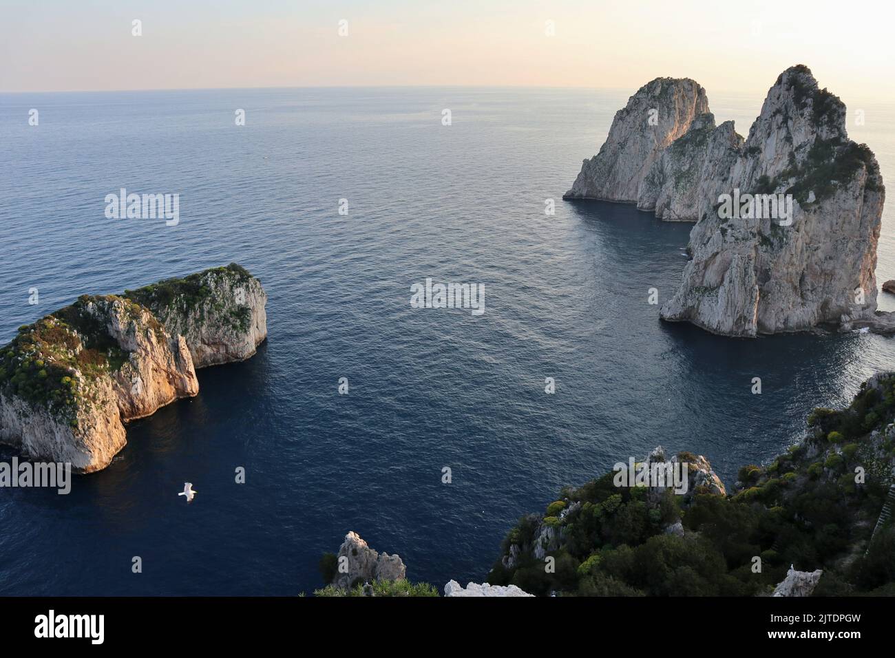 Capri - Scorcio dei faraglioni dal Belvedere di Pizzolungo al Tramonto Stockfoto