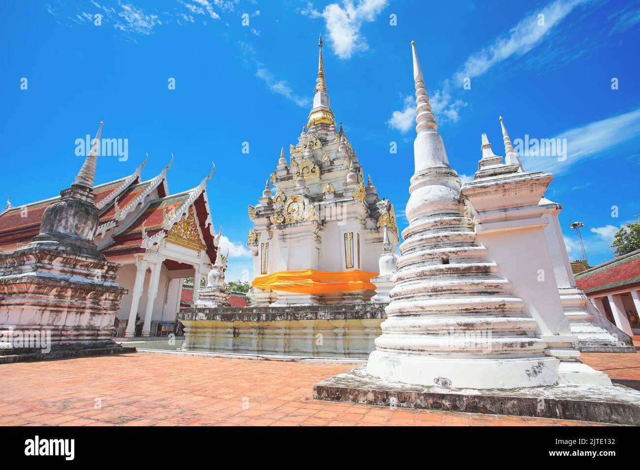 Die berühmte Pagode Phra Borommathat Chaiya im Wat Phra Borommathat Chaiya Ratchaworawihan Tempel im Chaiya Bezirk, Surat Thani Provinz, Thailand. Stockfoto