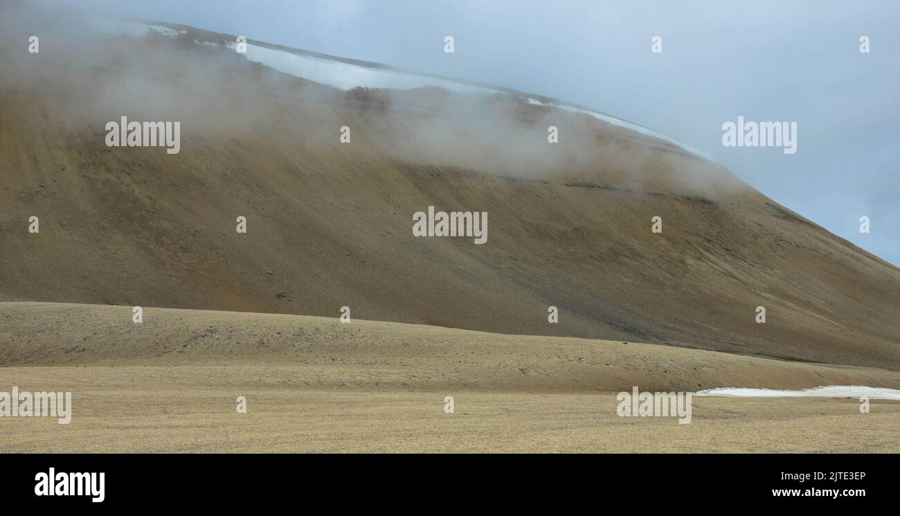 Palanderbukta ist ein Fjord im Gustav Adolf Land in Nordaustlandet, Spitzbergen, einer südlichen Bucht des Wahlenbergfjords. Lebensraum Der Arktischen Wüste, Spitzbergen. Stockfoto