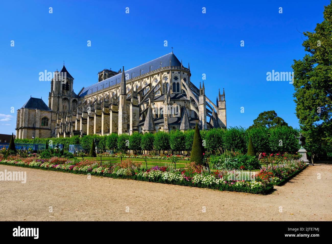 Frankreich, Cher (18), Bourges, Kathedrale St. Etienne, UNESCO-Weltkulturerbe, Der Garten des Erzbischofs Stockfoto