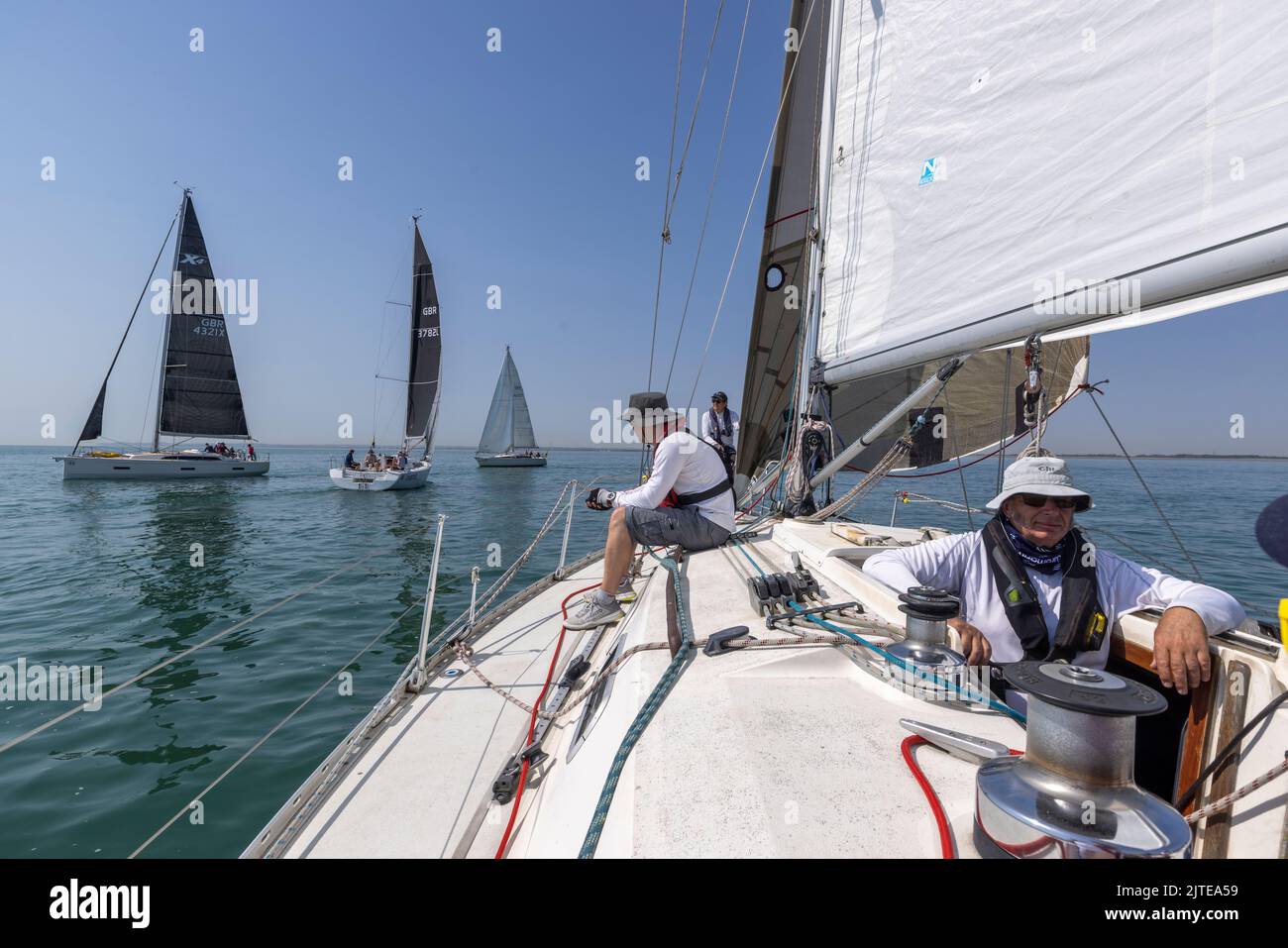 Segelboote, die an Rennen während der Ramsgate-Woche des Royal Temple Yacht Club im Juli 2022 teilnehmen Stockfoto