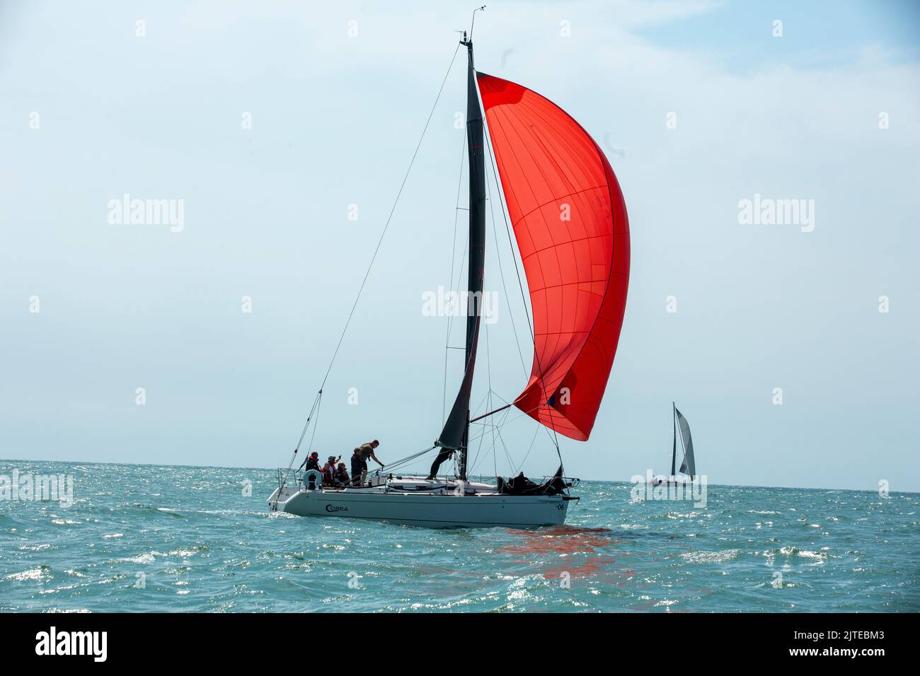 Segelboote, die an Rennen während der Ramsgate-Woche des Royal Temple Yacht Club im Juli 2022 teilnehmen Stockfoto