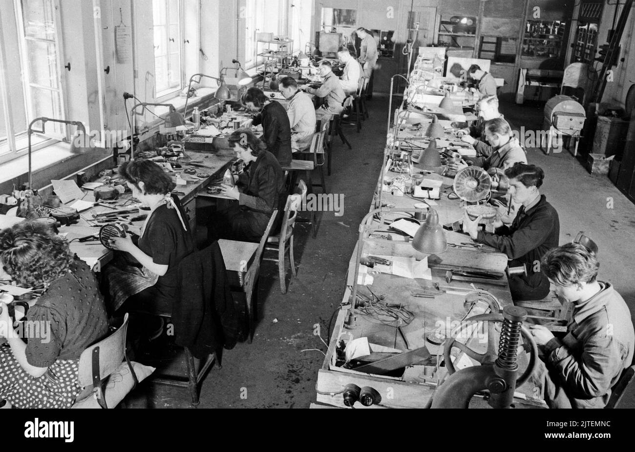 Work an ihrem Arbeitsplatz in der Siemens-Werkstatt, Berlin, Deutschland 1947. Stockfoto