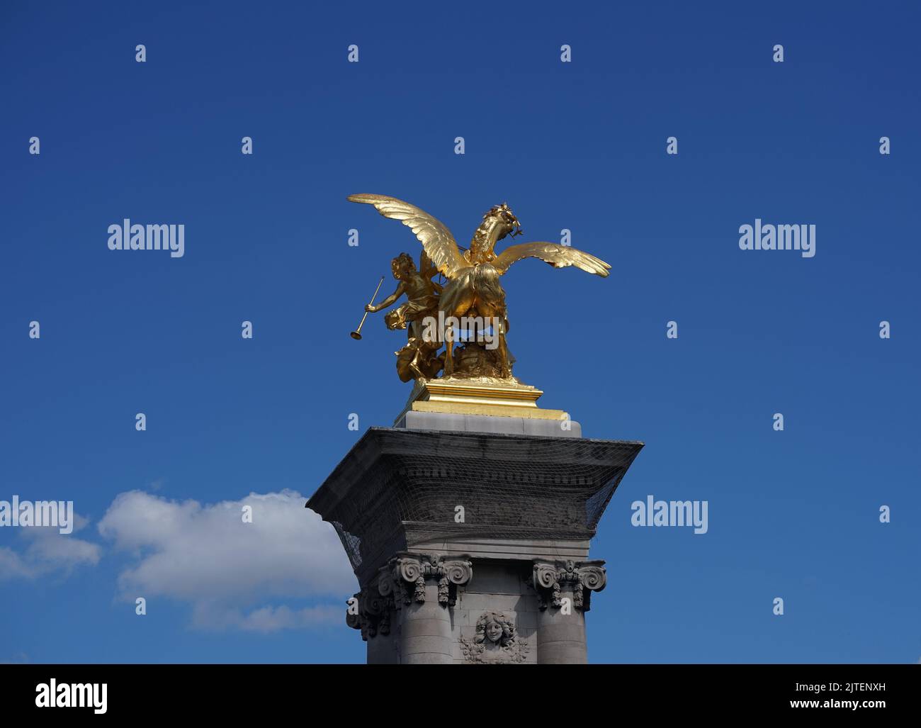 Paris goldene Figur von hinten Stockfoto