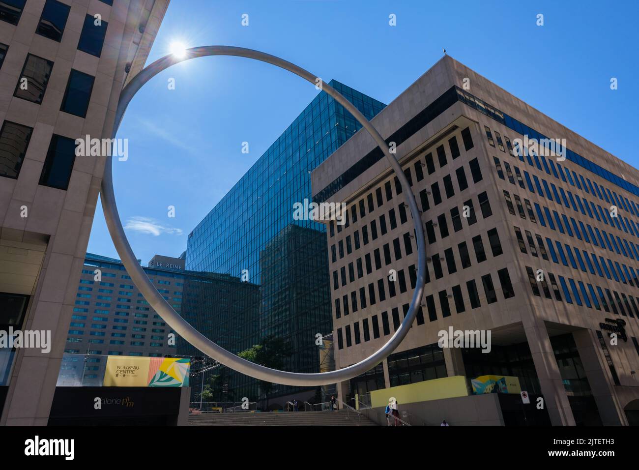 Montreal, CA - 28. August 2022: Ring Art Piece in Downtown Montreal Stockfoto