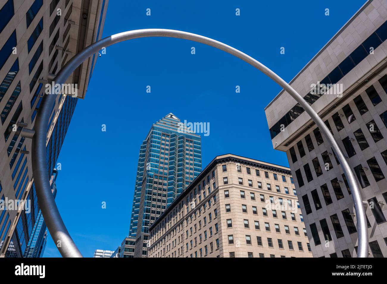 Montreal, CA - 28. August 2022: Ring Art Piece in Downtown Montreal Stockfoto
