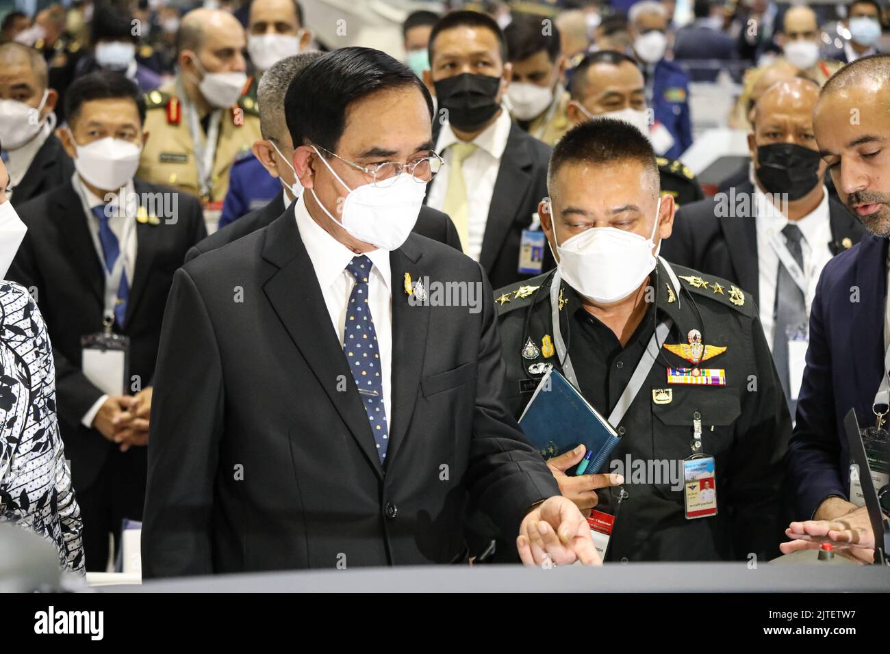 Bangkok, Thailand. 29. August 2022. General Prayut Chan-o-cha als Verteidigungsminister, nachdem er gemäß der thailändischen Verfassung 2017 für mehr als 8 Jahre als Premierminister vorübergehend aus dem Amt gejaht worden war, Den Vorsitz bei der Eröffnungszeremonie von Defense and Security 2022 mit Militärdelegationen aus Ländern der ganzen Welt, die an der Eröffnungszeremonie und dem Besuch der Ausstellung für internationale Waffen und militärische Ausrüstung im Challenger 1-2 Building, Impact Exhibition and Convention Center, Muang Thong Thani, Die vom 29. August bis zum 1. September 2022 stattfinden wird. (Bild: © Adirac Stockfoto