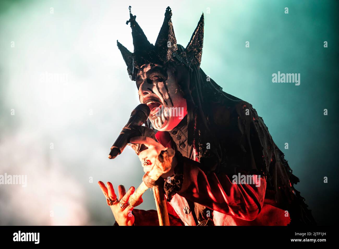 Solvesborg, Schweden. 10., Juni 2022.die dänische Heavy Metal Band Mercyful Fate spielt ein Live-Konzert während des schwedischen Musikfestivals Sweden Rock Festival 2022 in Solvesborg. Hier ist Sänger King Diamond live auf der Bühne zu sehen. (Foto: Gonzales Photo - Terje Dokken). Stockfoto