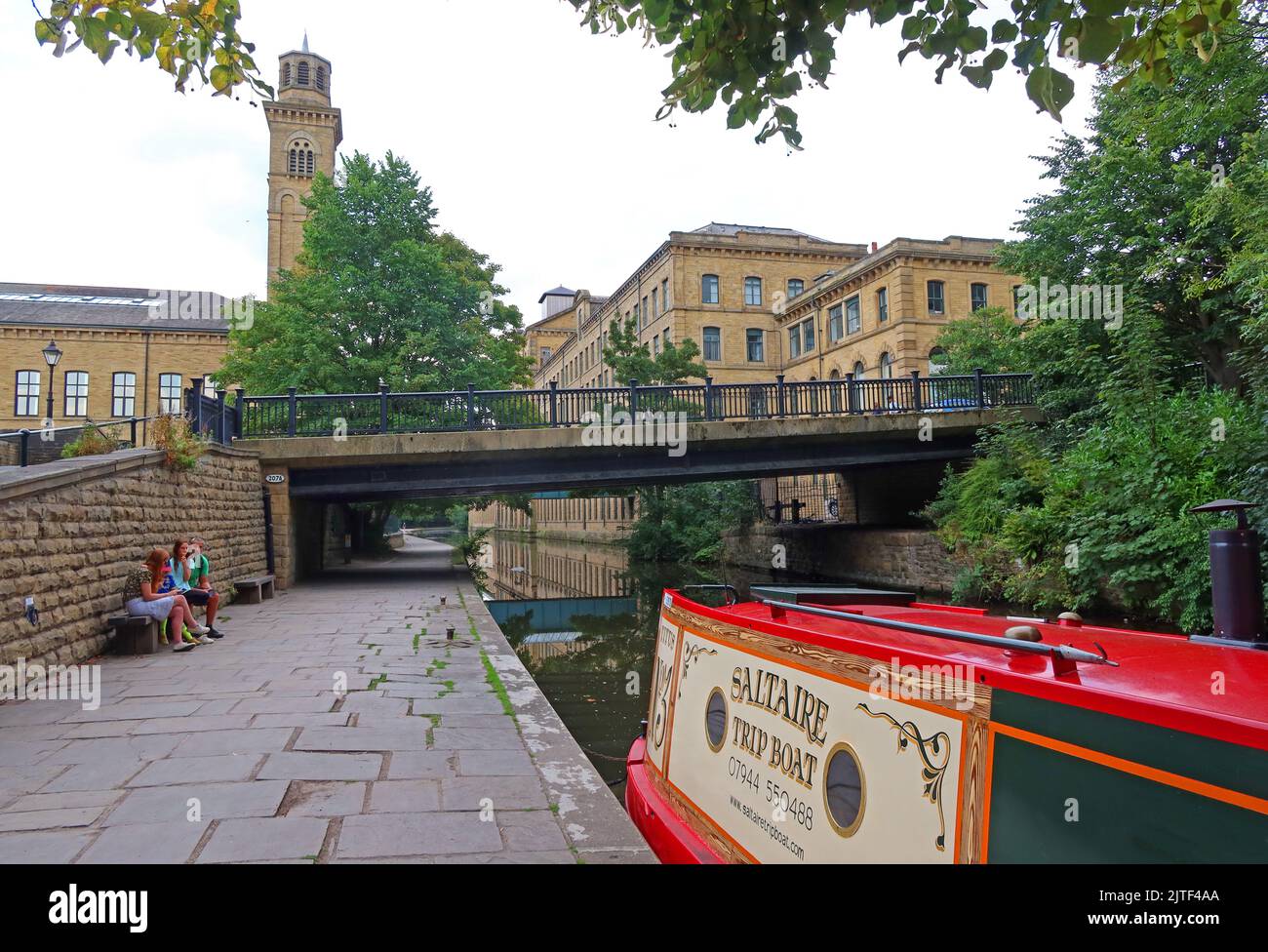 Titus No3 Saltaire Trip Boat, Leeds Liverpool Canal, Wuth Mills at Saltaire, Shipley, West Yorkshire, England, Vereinigtes Königreich, BD98 8AA Stockfoto