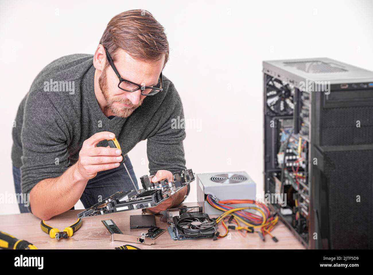Reparatur, Montage und Wiederherstellung von PCs. Stockfoto