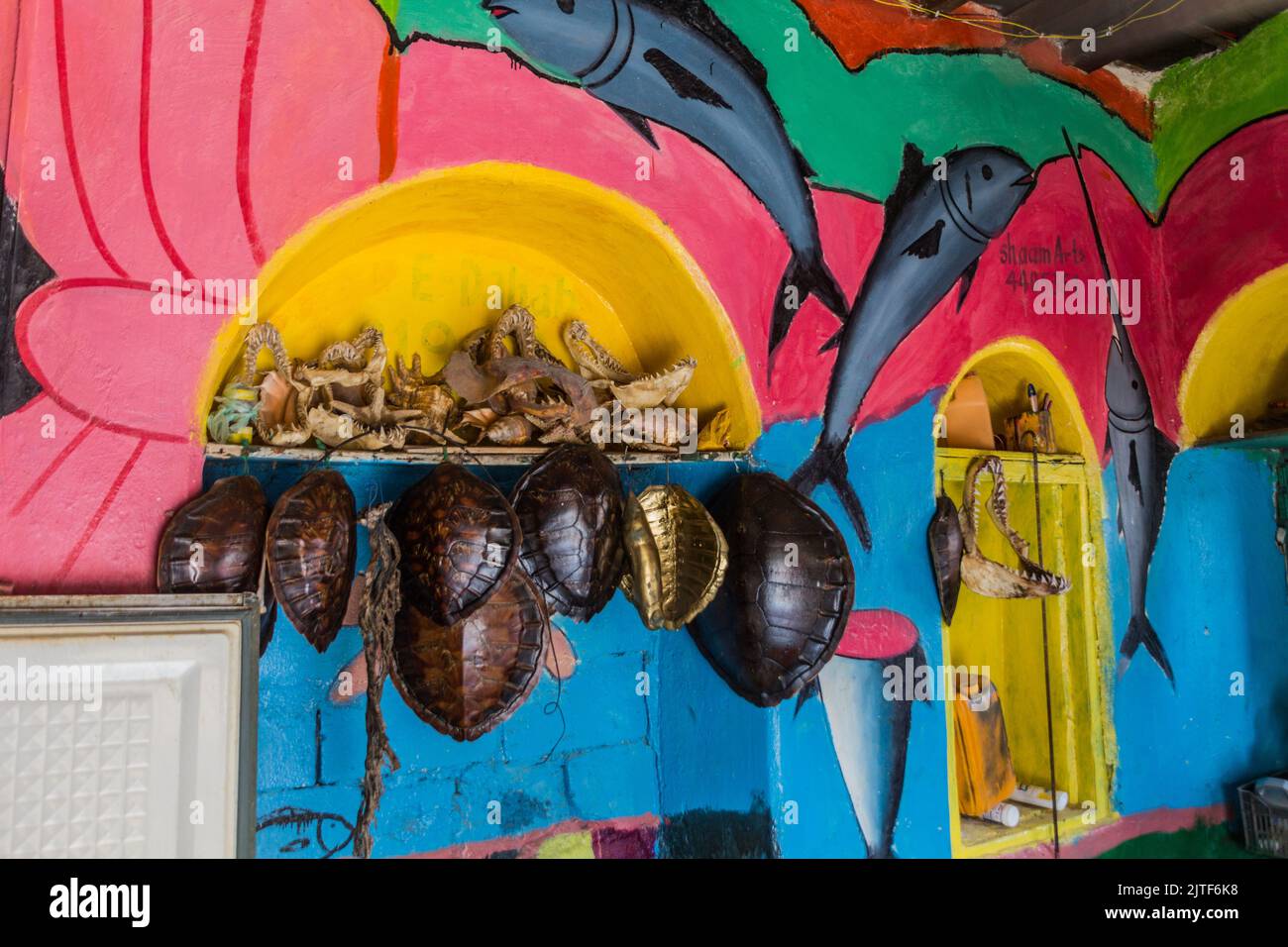 BERBERA, SOMALILAND - 13. APRIL 2019: Innenansicht eines Fischladens in Berbera, Somaliland Stockfoto