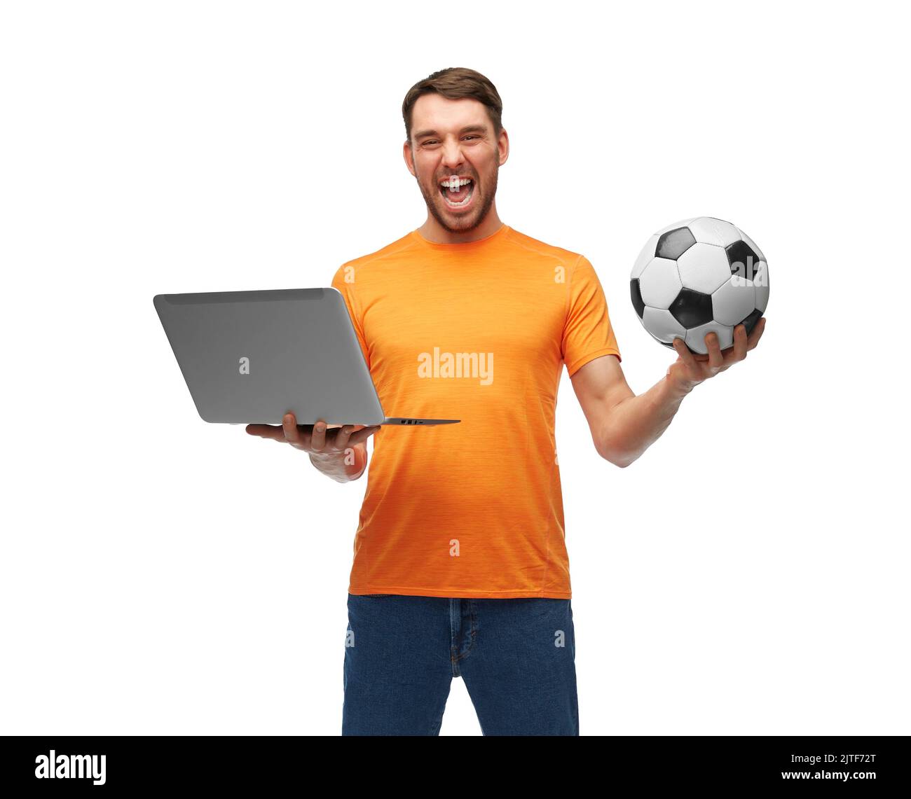 Mann oder Fußballfan mit Fußball und Laptop Stockfoto