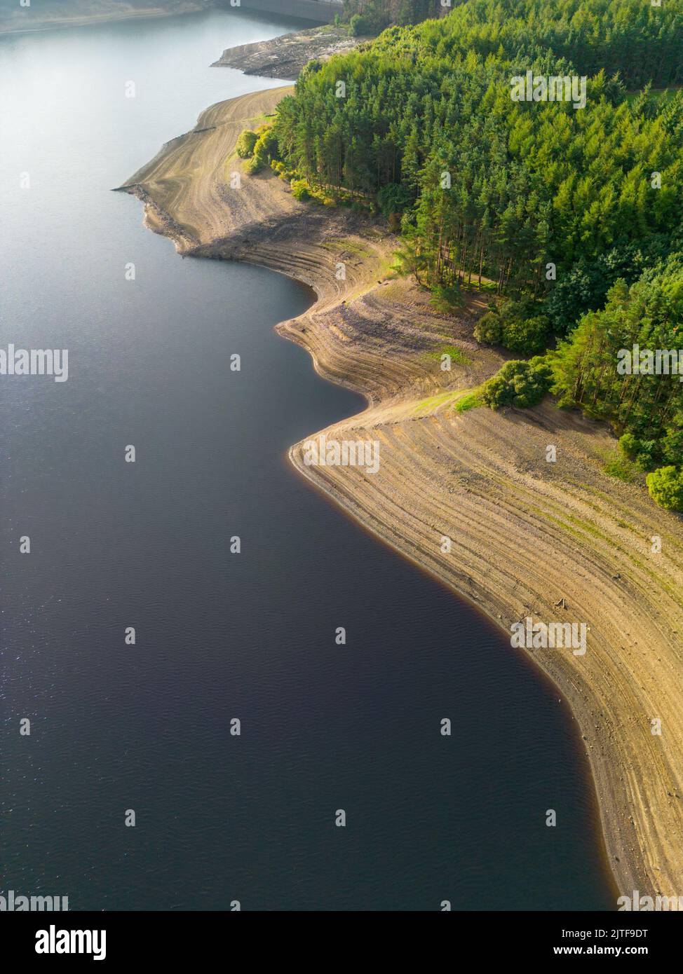 Luftaufnahme des Thruscross Reservoirs und des Woodland Stockfoto
