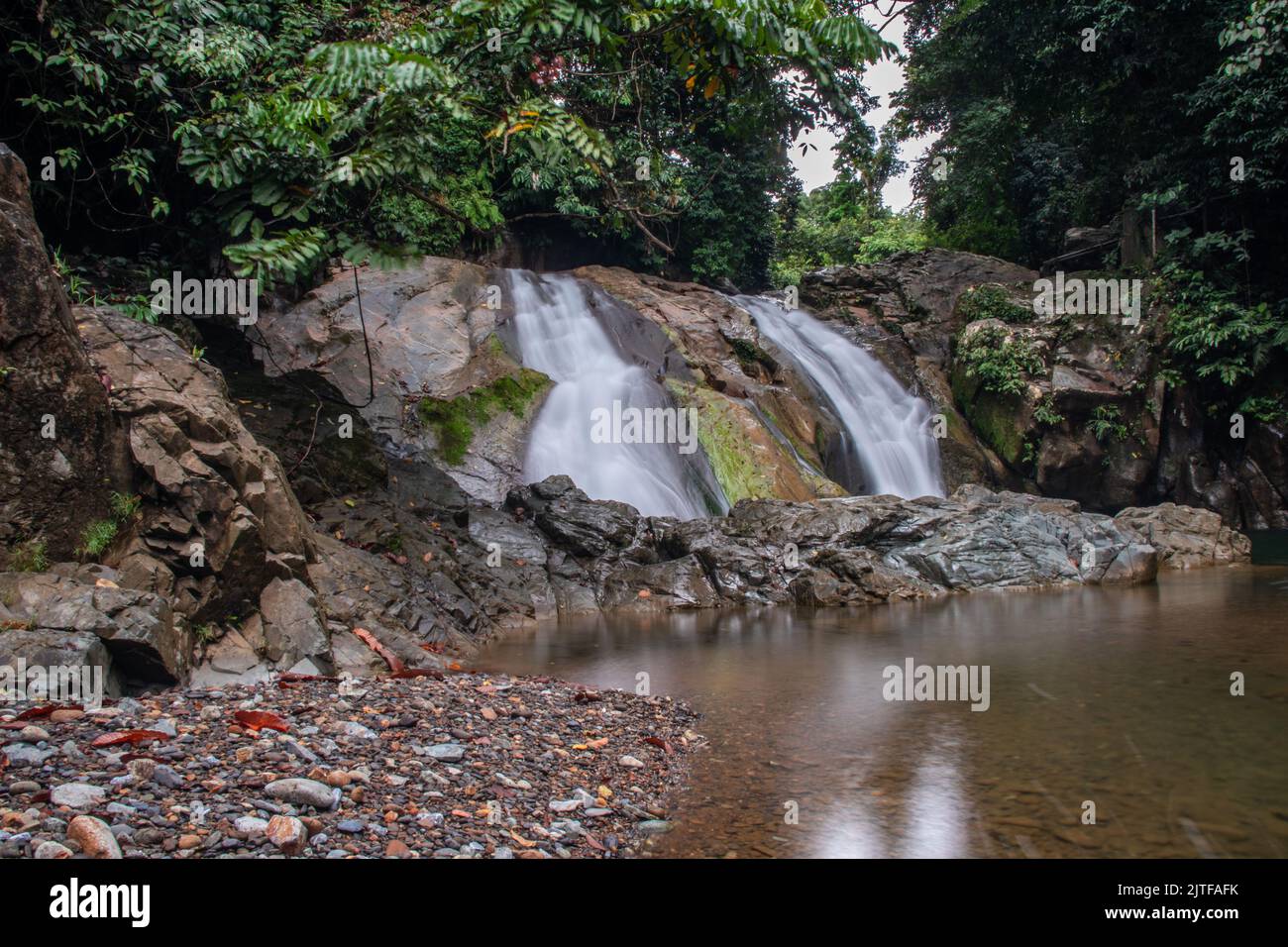 Touristenattraktion Suhom Waterfall, Provinz Aceh, Indonesien Stockfoto