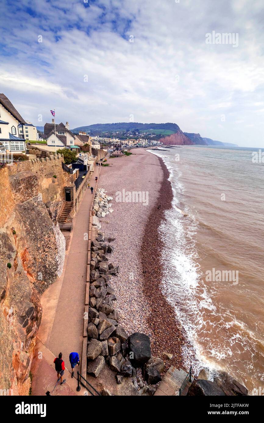 Blick vom West End auf die Promenade und den Strand mit Blick nach Osten. Außerhalb der Saison in Sidmouth South Devon England Stockfoto