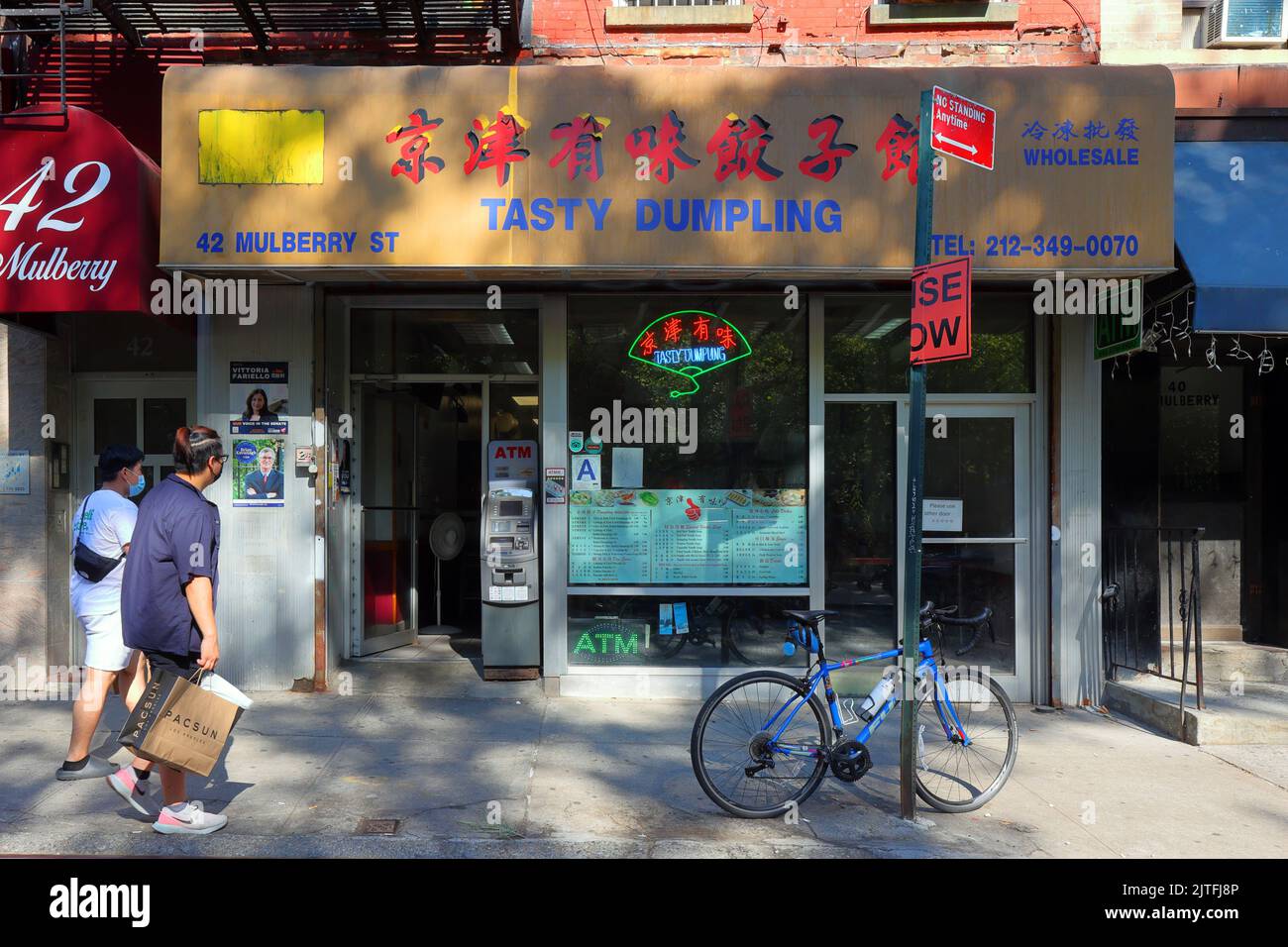 Tasty Dumpling, 42 Mulberry St, New York, NYC Schaufensterfoto eines frittierten Knödelladens in Manhattan, Chinatown. Stockfoto