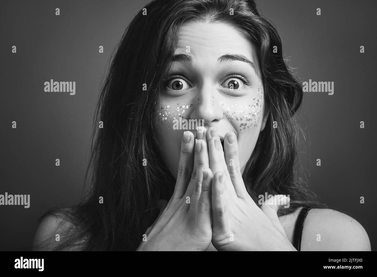 omg Frau Staunen schockieren weit offene Augen Stockfoto