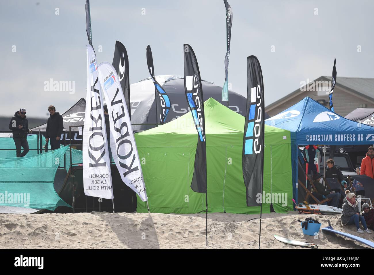 Korev und gopro Flaggen und Zelte bei der Surfveranstaltung Stockfoto