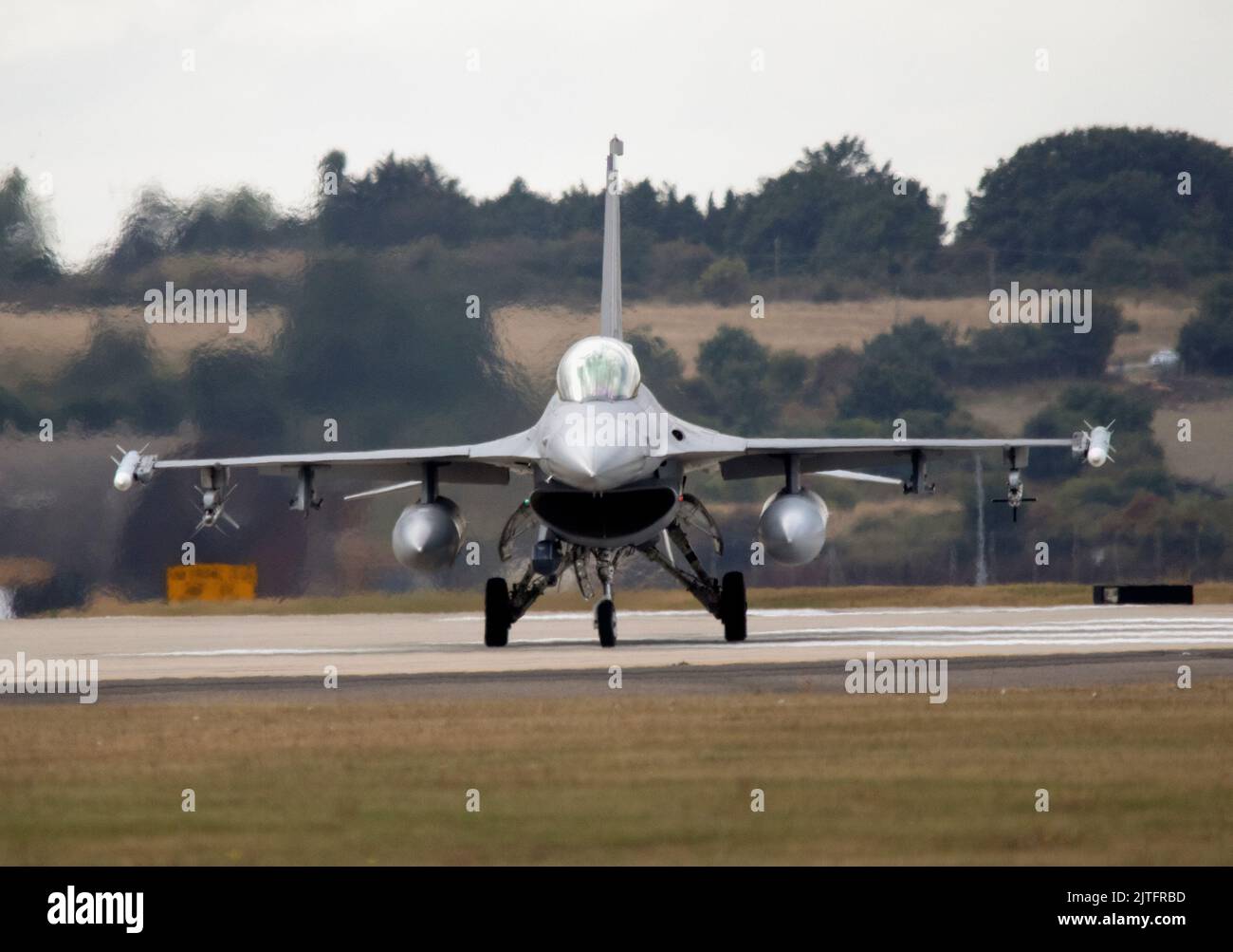 F-16cm Fightimg Falcon, Reg AF 89-0016 landet auf der Start- und Landebahn 07 bei RAF Lakenheath, 30.. August 2022 Stockfoto