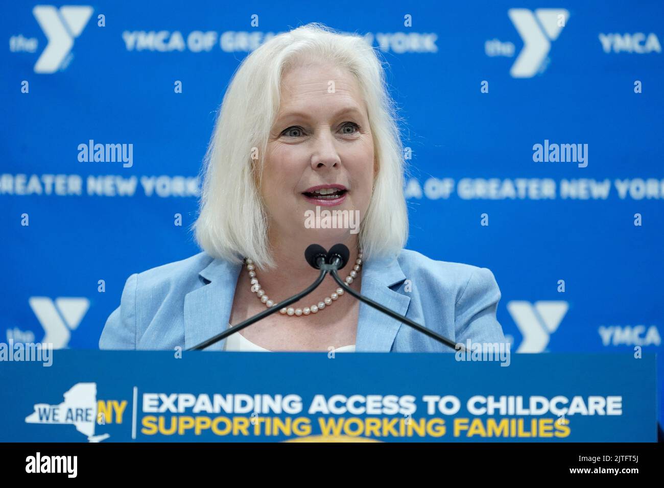 New York City, USA. 30. August 2022. Senatorin Kirsten Gillibrand (D-NY) berichtet am 30. August 2022 in New York City, USA, von der „zweiten Runde der staatlich finanzierten Stabilisierungszuschüsse für Kinderbetreuungsunternehmen“. Senator Gillibrand und Gouverneur Hochul förderten eine multimediale Kampagne, bei der 400.000 Kinder und ihre Familien für eine subventionierte Kinderbetreuung in Frage kommen. Quelle: SIPA USA/Alamy Live News Stockfoto