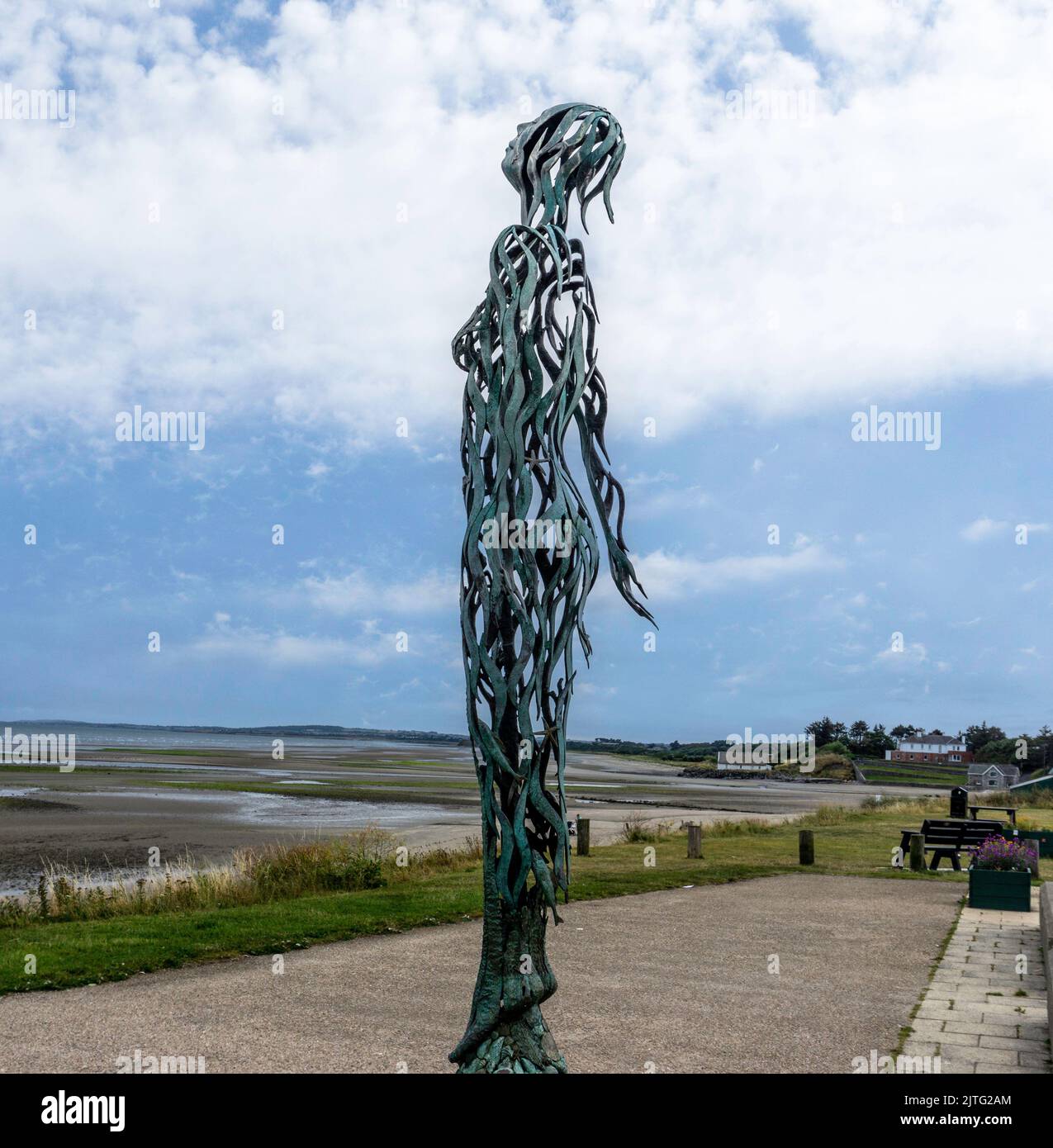Voyager eine Skulptur von Linda Brunker an der Strandpromenade in der Grafschaft Meath, Irland. Stockfoto