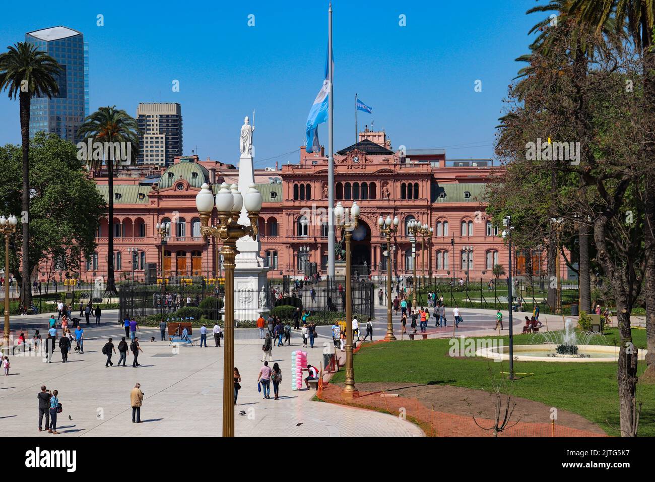 Casa Rosada Sitz der Regierung der Argentinischen republik von der Plaza de Mayo aus gesehen Stockfoto